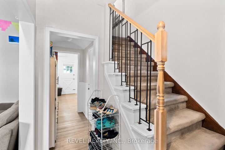 Photo de la propriété:  33 Cline Avenue N  ON L8S 3Z3 