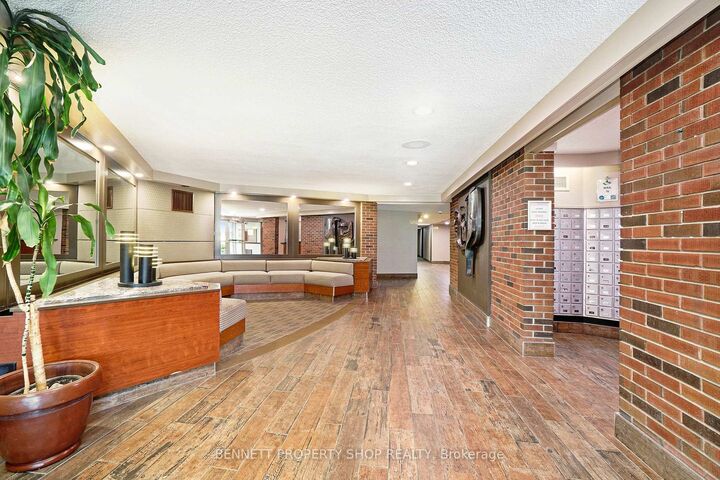 Property Photo:  20 Chesterton Drive 1217  ON K2E 6Z7 