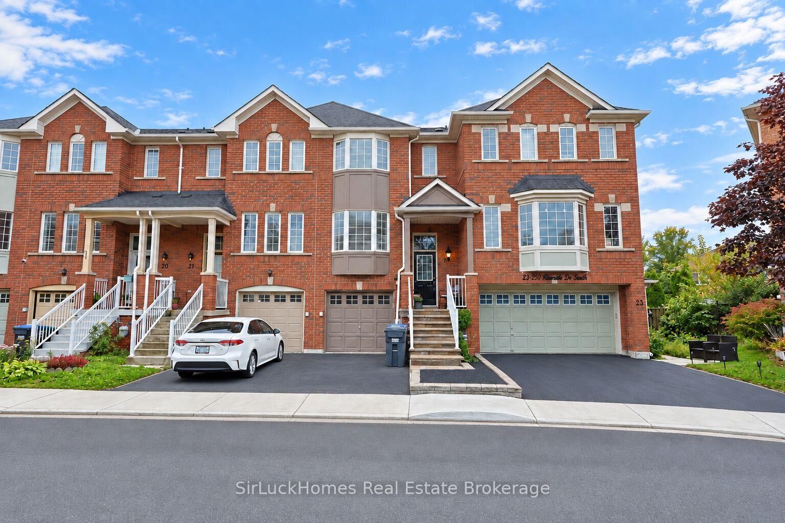 Property Photo:  250 Richvale Drive S 22  ON L6Z 4W2 