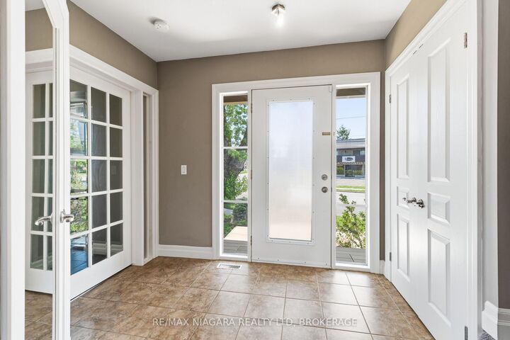 Property Photo:  291 Vine Street  ON L2M 4T4 