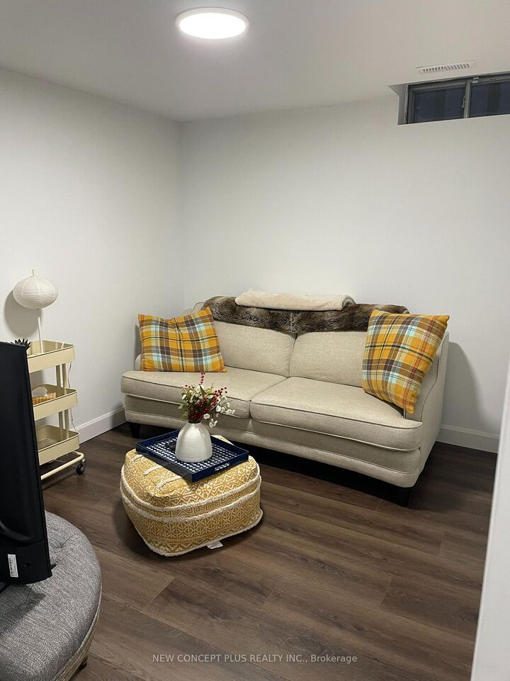 Property Photo:  41 Royaledge Way Basement  ON L8B 0H6 