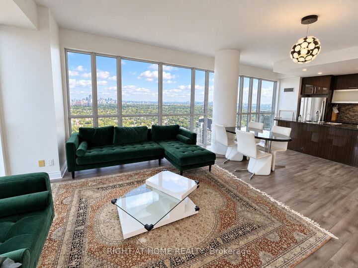 Property Photo:  28 Ted Rogers Way 3808  ON M4Y 2J4 