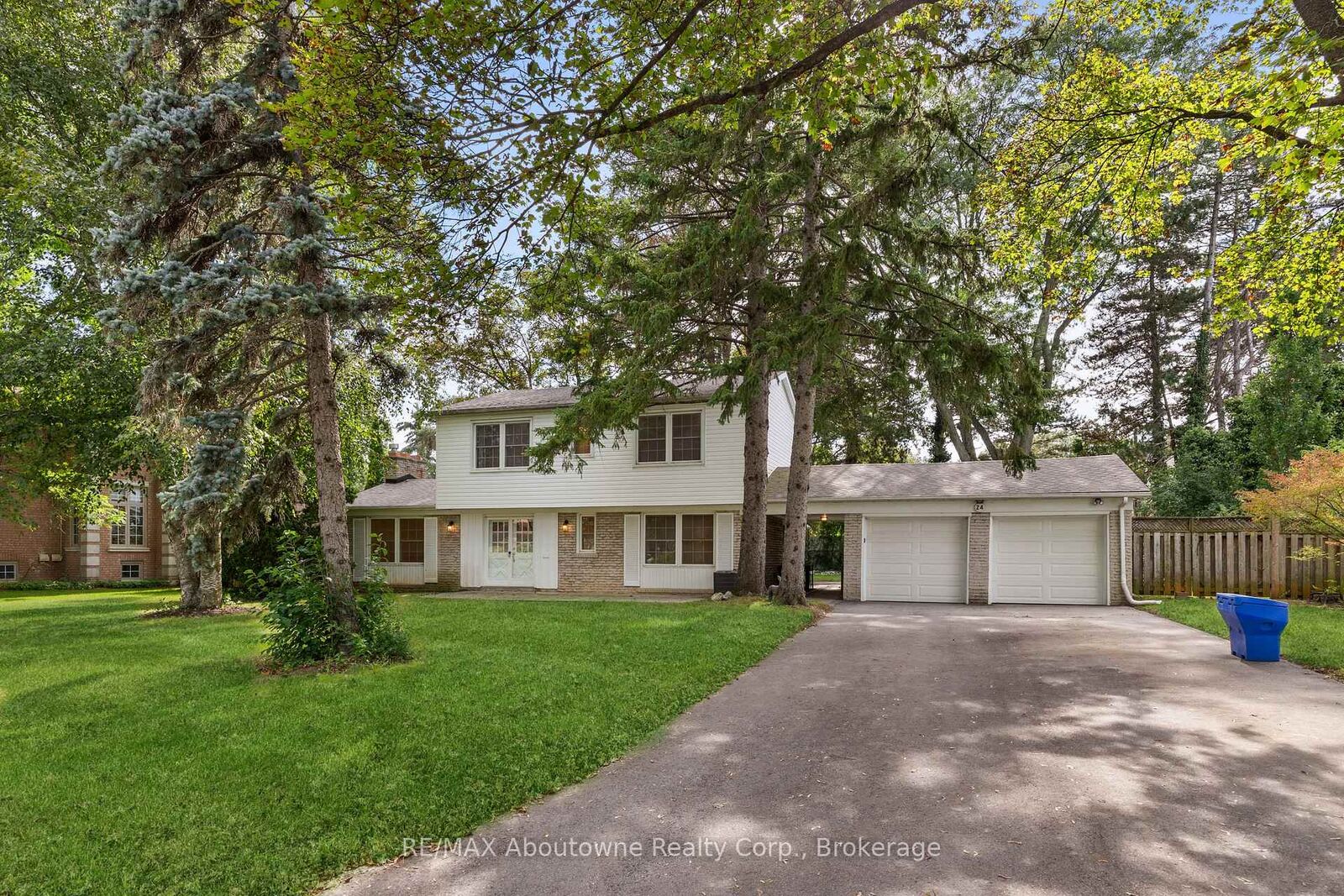 Property Photo:  24 Valloncliffe Road  ON L3T 2W8 