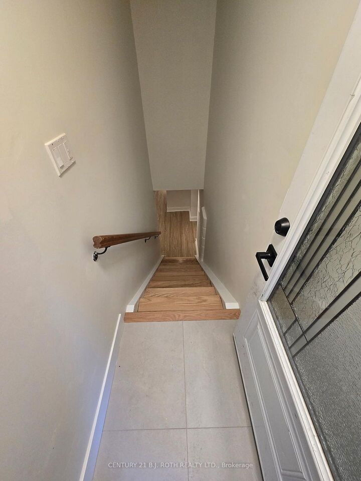 Property Photo:  50 Elmer Avenue B  ON L3V 2S7 