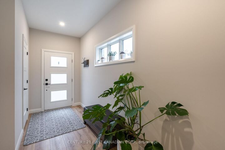 Property Photo:  17 Nicholson Street 19  ON N0M 2J0 