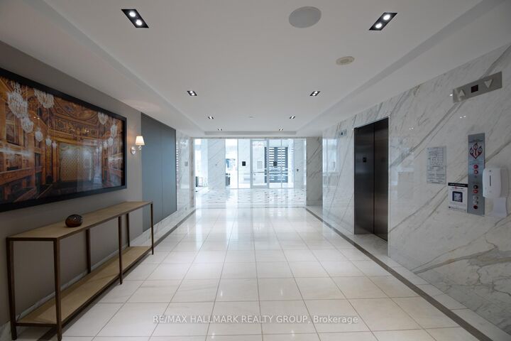 Property Photo:  111 Champagne Avenue 1805  ON K1S 5V3 