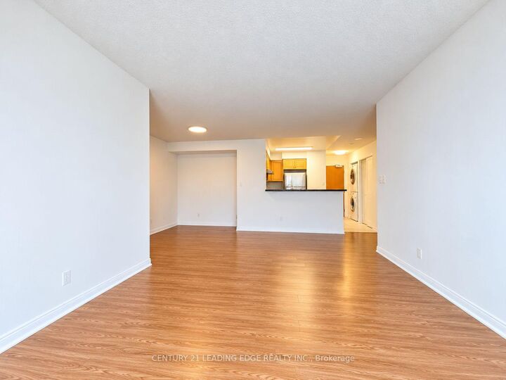Property Photo:  7 Lorraine Drive W 316  ON M2N 7H2 