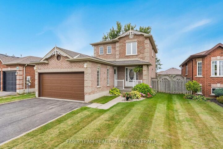 Property Photo:  36 Red Oak Drive  ON L4N 9M3 