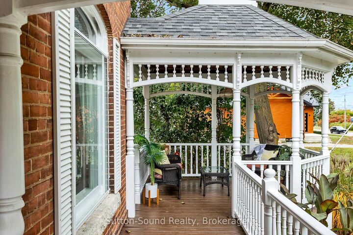 Property Photo: 2344 3rd Avenue ON N4K 4S5