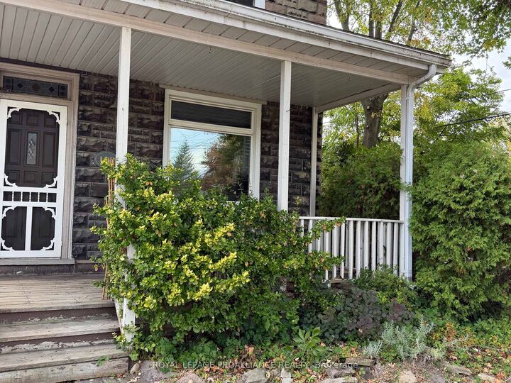 Property Photo:  108 Buell Street  ON K6V 4Y6 