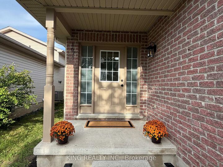 Property Photo:  1671 Benjamin Drive  ON N5V 5K1 