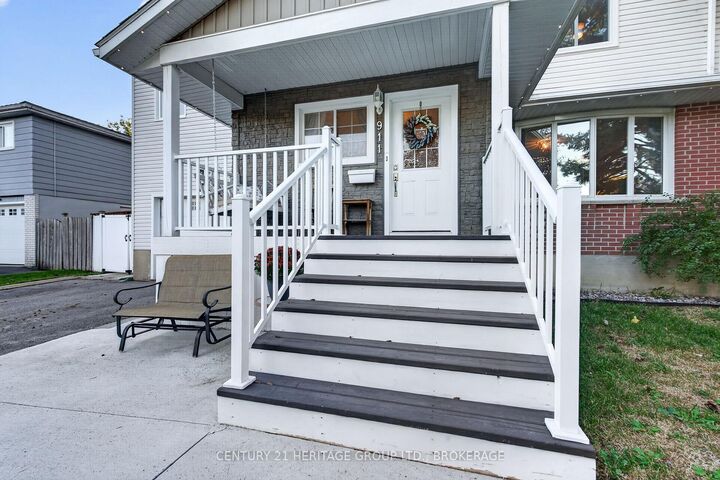 Property Photo: 911 Auden Park Drive ON K7M 4T8