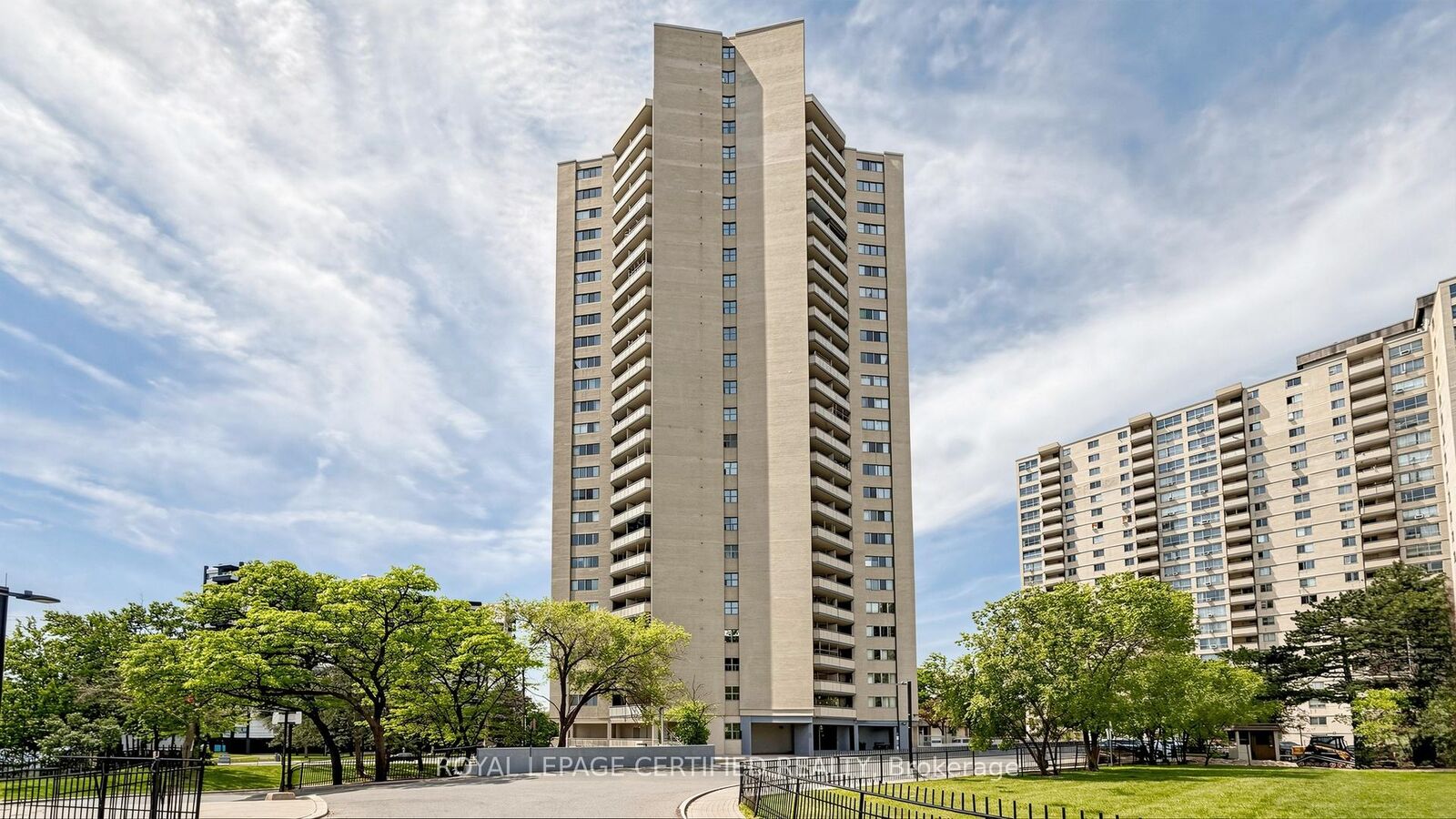 Property Photo:  330 Dixon Road 1903  ON M9R 1S9 