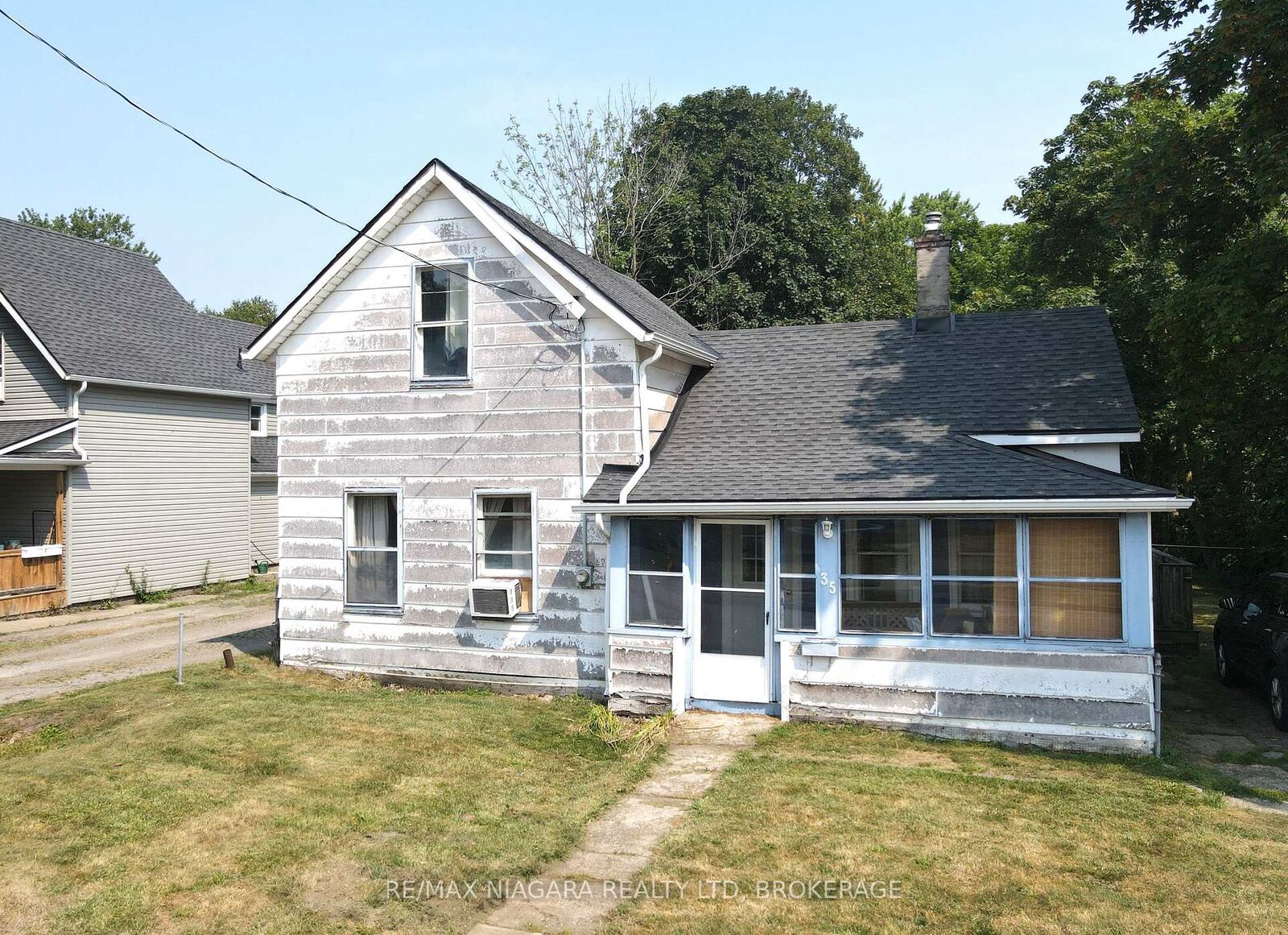 Property Photo: 35 Forsythe Street ON L2A 1X1