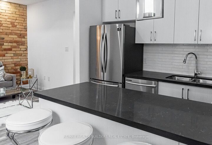 Property Photo:  213 Jarvis Street 6  ON M5B 2C1 