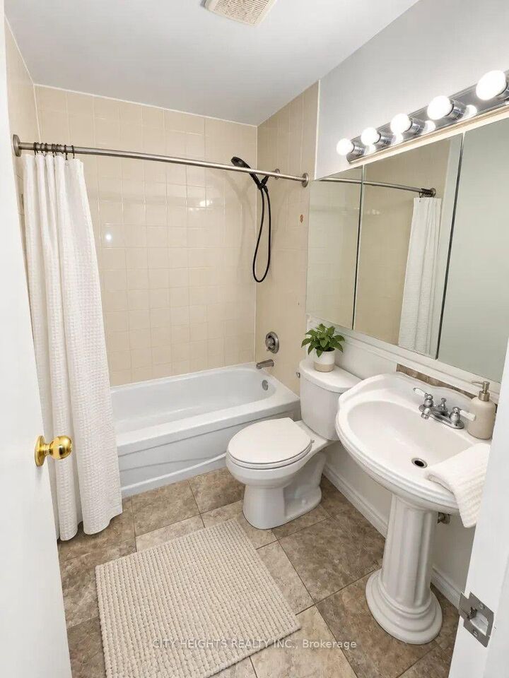 Property Photo:  986 Huron Street 708  ON N5Y 5G3 