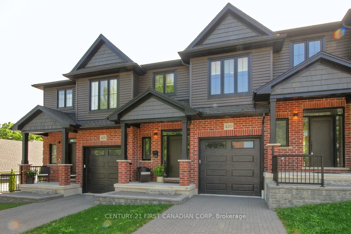 Photo de la propriété:  420 Old Wonderland Road  ON N6K 3R2 