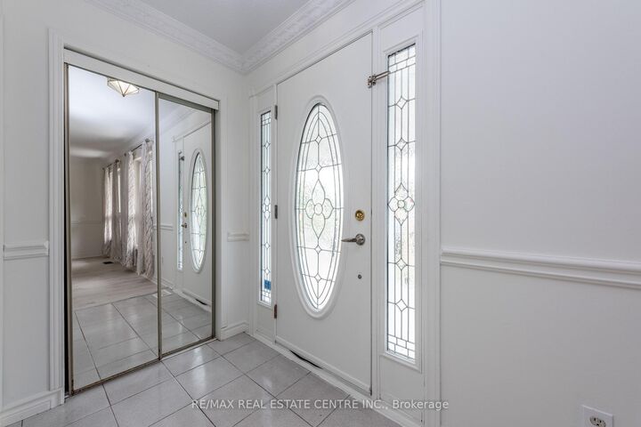 Property Photo:  45 Autumn Boulevard  ON L6T 2W1 