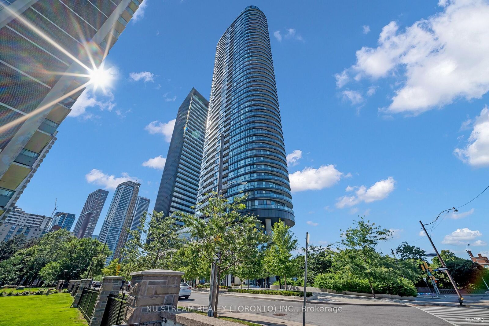 Property Photo:  585 Bloor Street E 516  ON M4W 0B3 