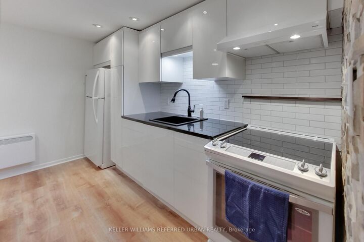 Photo de la propriété: 1666 Queen Street E 22 ON M4L 1G3