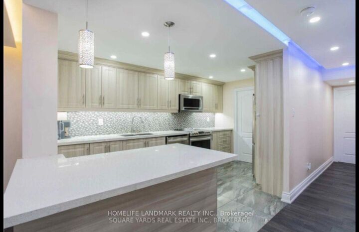 Property Photo:  10 Tangreen Court 1901  ON M2M 4B9 