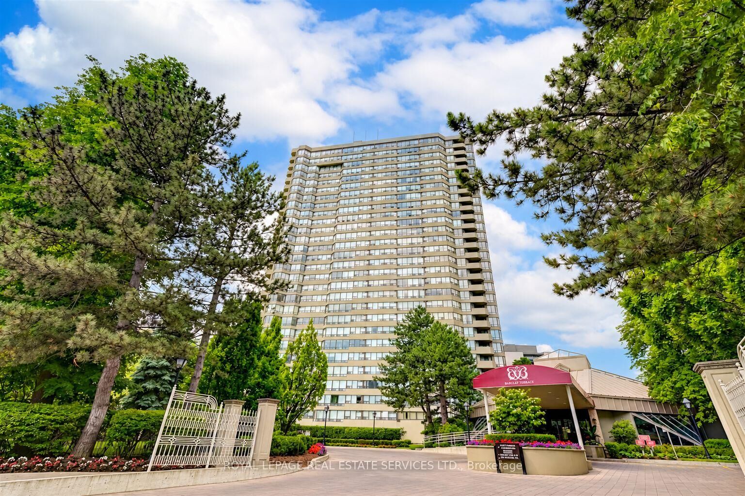Property Photo: 1320 Islington Avenue 2206 ON M9A 5C6