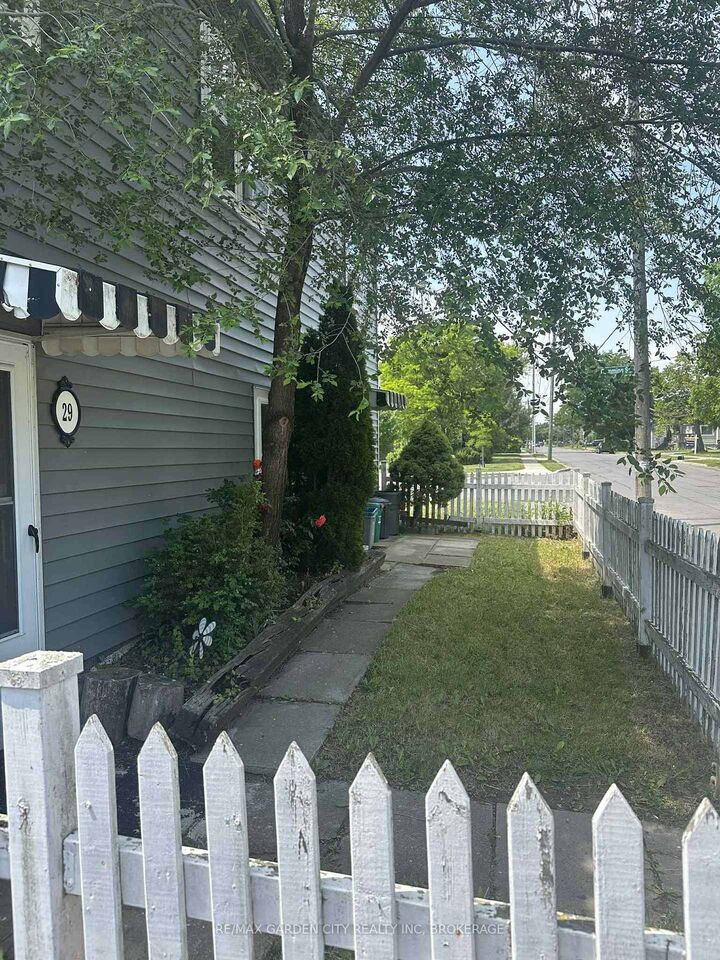 Property Photo:  29 Rykert Street 1  ON L2S 1Y8 