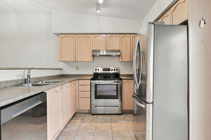 Property Photo:  1470 Bishops Gate 402  ON L6M 4N2 