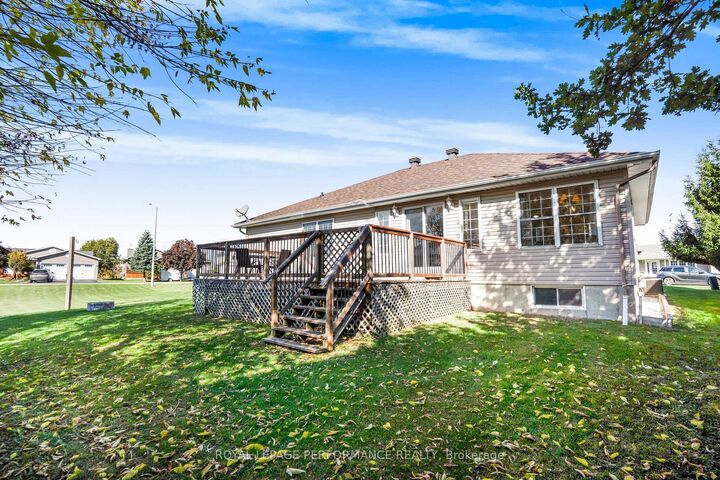 Property Photo:  40 Lori Lane  ON K0C 2H0 