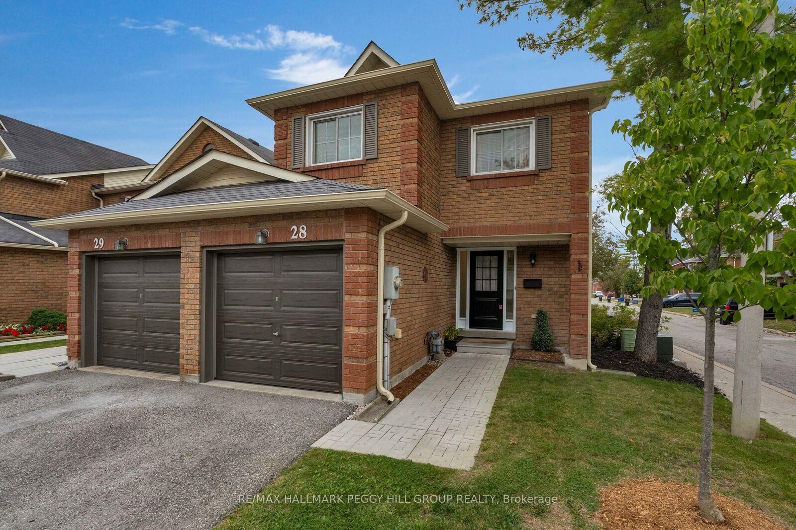Property Photo:  165 Kozlov Street 28  ON L4N 7M7 