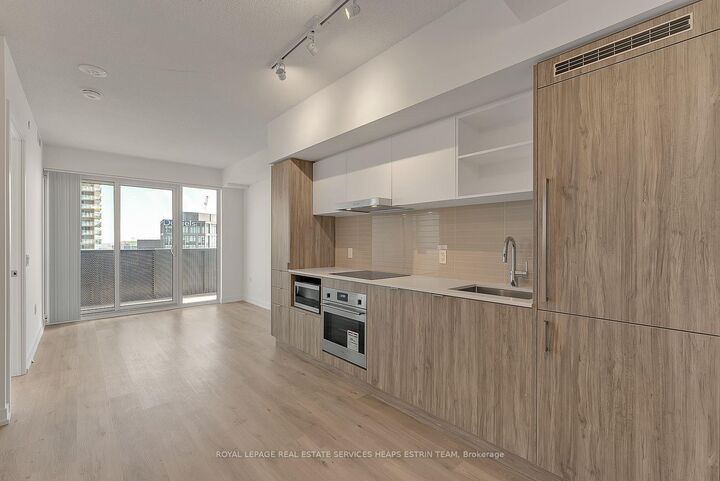 Property Photo: 138 Downes Street 1806 ON M5E 0E4