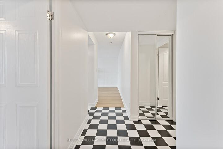 Property Photo:  2550 Lawrence Avenue E 418  ON M1P 4Z3 