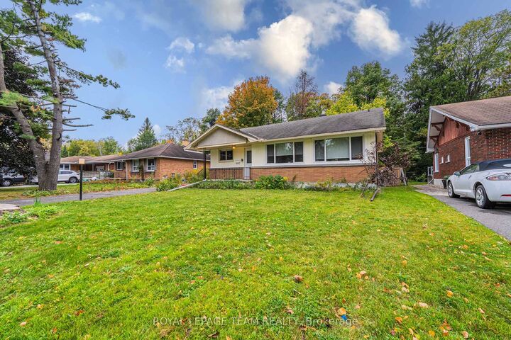 Property Photo:  1210 Adirondack Drive  ON K2C 2V3 