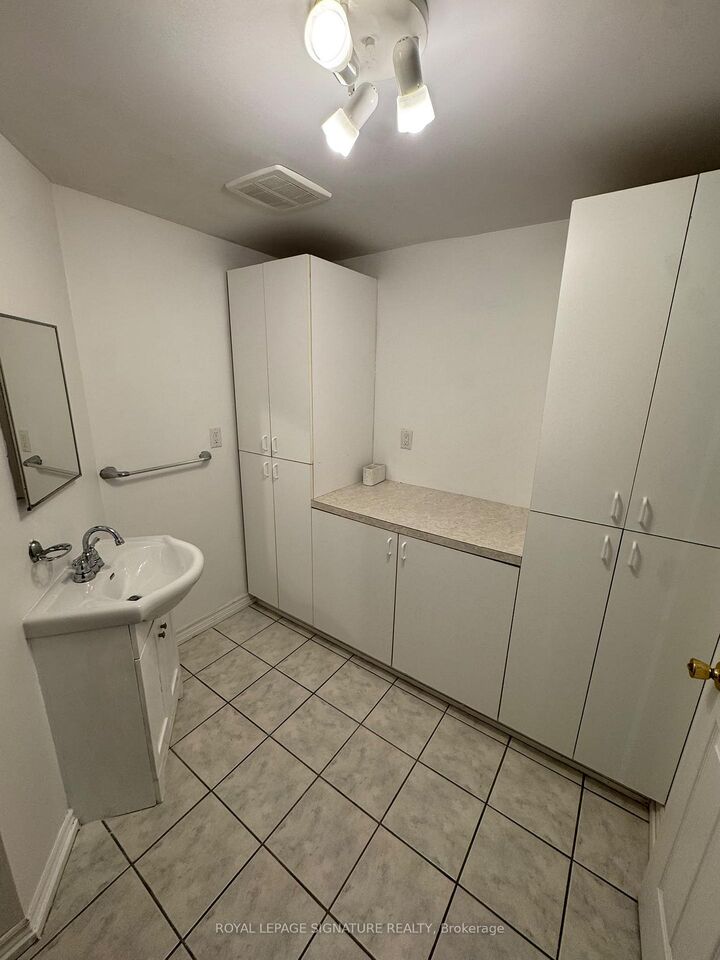 Property Photo:  1107 Beaver Valley Crescent Lower  ON L1J 8N4 