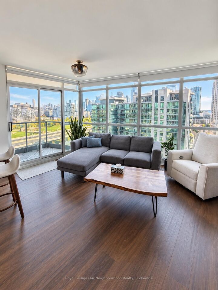 Property Photo:  219 Fort York Boulevard 1503  ON M5V 1B1 