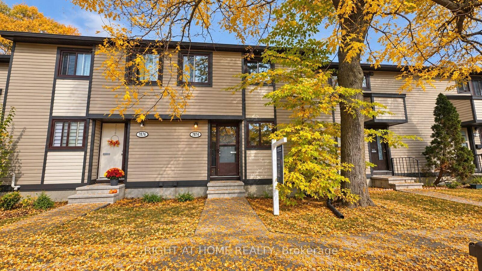 Property Photo: 7874 Jeanne D'Arc Boulevard 3 ON K1C 2E9