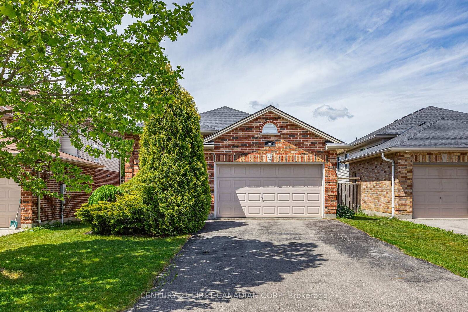 Property Photo: 899 Bitterbush Crescent ON N6H 5X6
