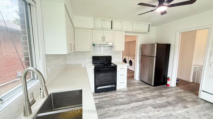 Photo de la propriété:  146 Yorkview Drive  ON M2R 1K1 