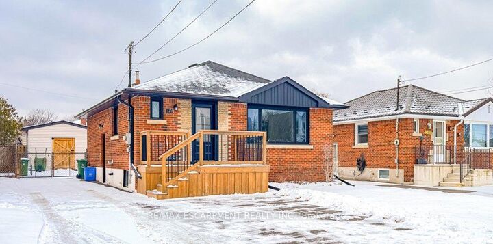 Property Photo:  374 East 16th Street Upper  ON L9A 4K3 