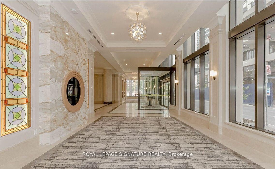 Property Photo:  36 Elm Drive W 1001  ON L5B 1L9 