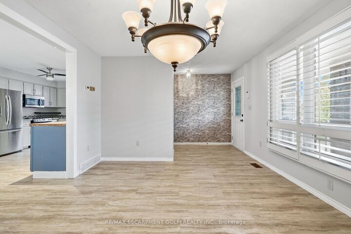 Property Photo:  7814 Donlee Drive  ON L2H 2N5 