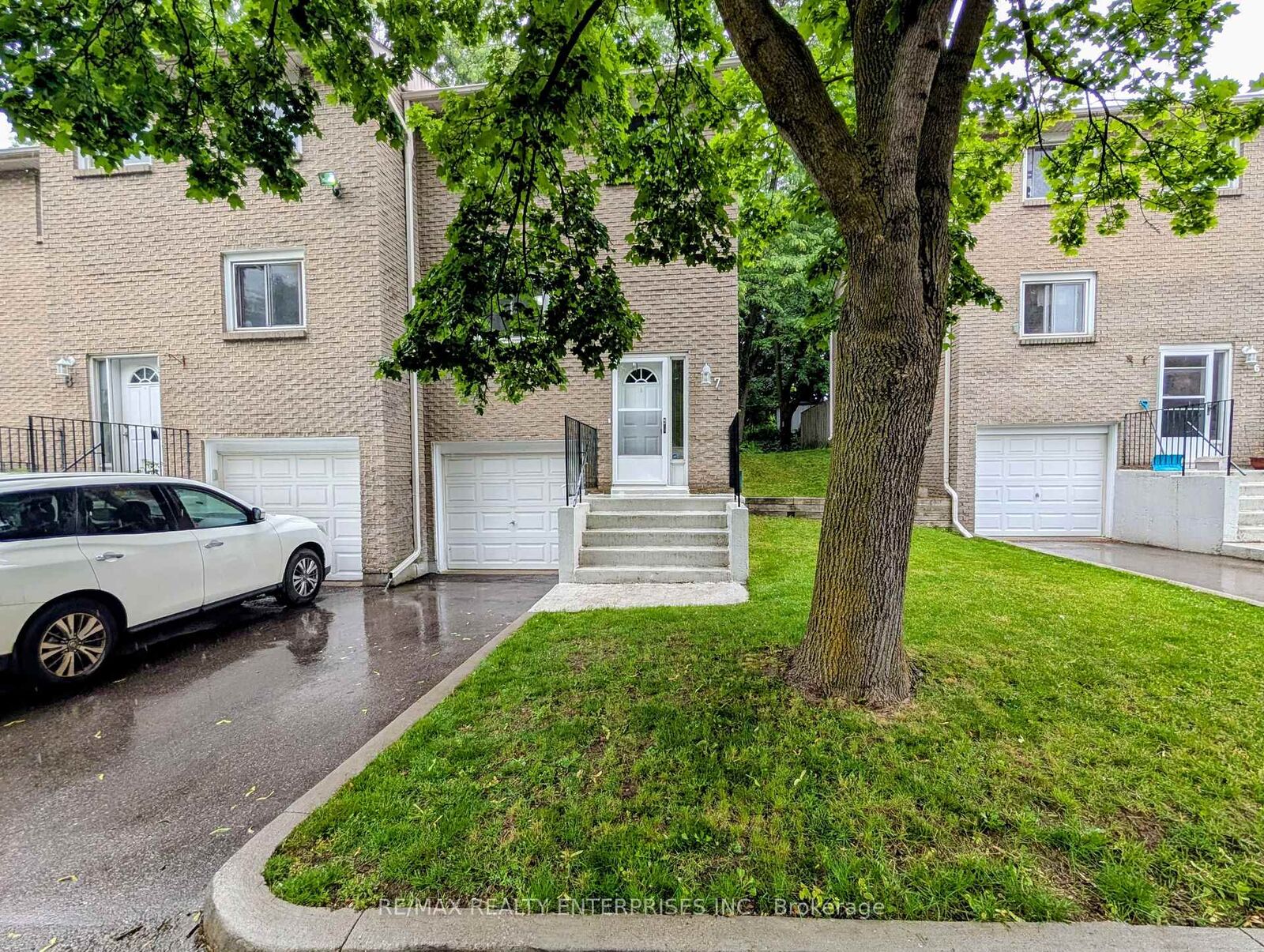Property Photo:  121 Morgan Avenue 7  ON N2A 2M4 