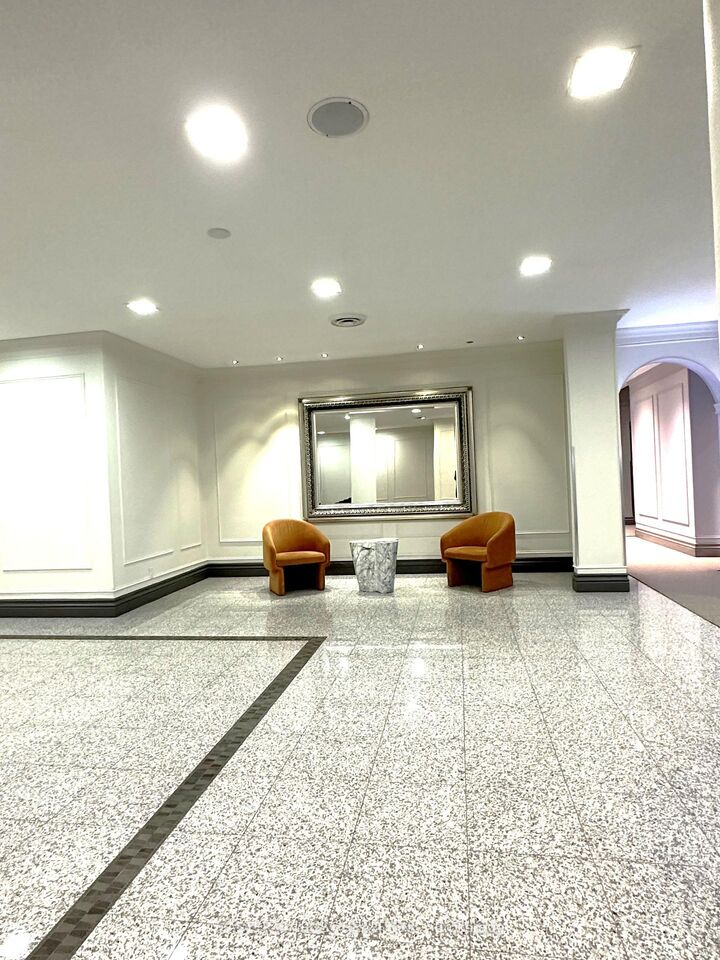 Property Photo:  7 Bishop Avenue 306  ON M2M 4J4 