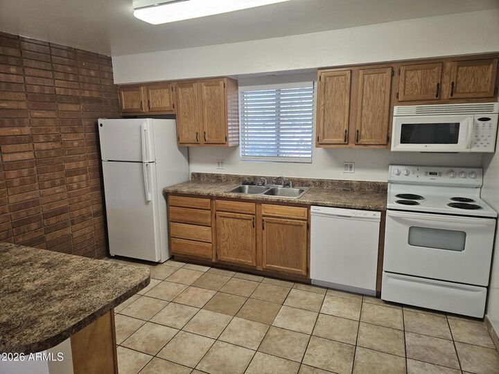 Property Photo:  703 W Rose Lane # 15A  AZ 85013 