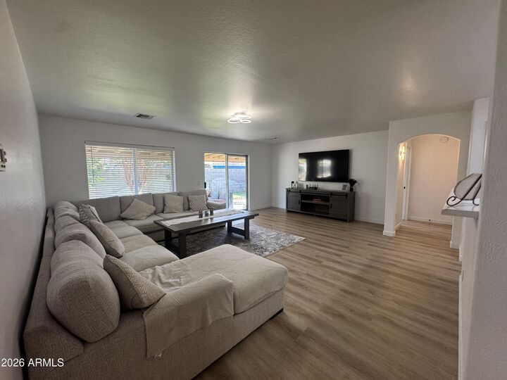 Property Photo:  2739 E Beverly Lane  AZ 85032 