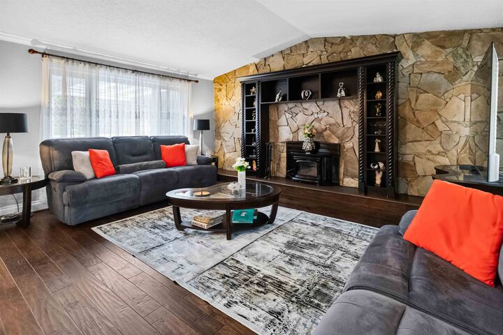 Property Photo:  31663 Townshipline Avenue  BC V4S 1G3 