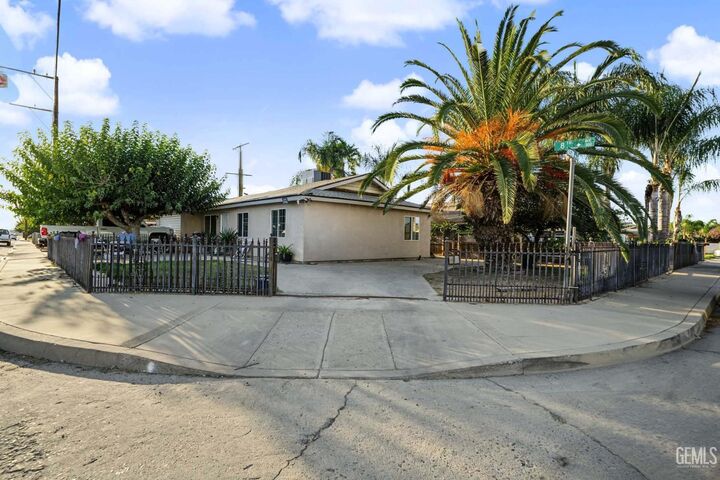 Property Photo: 61 8th Avenue CA 93215