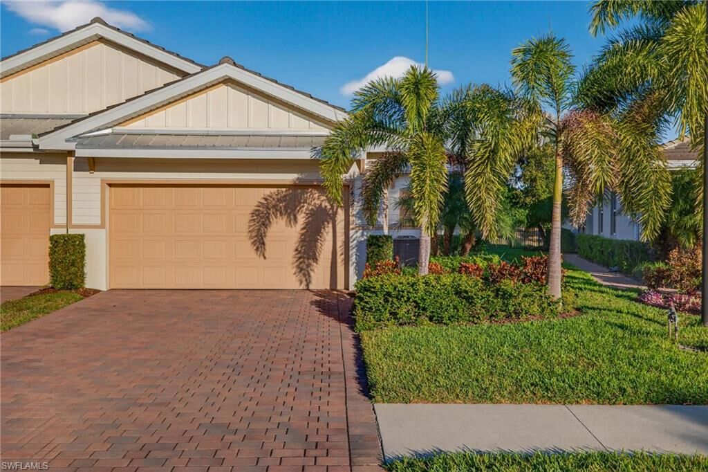 Property Photo:  14567 Edgewater Cir  FL 34114 