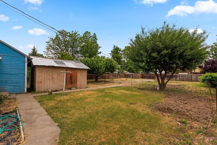 Property Photo: 928 W 4th St ID 83672