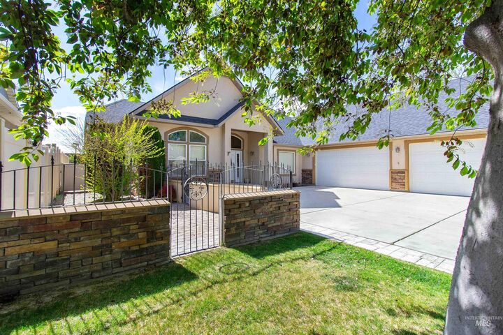 Property Photo:  1861 Canyon Park Ct  ID 83301 